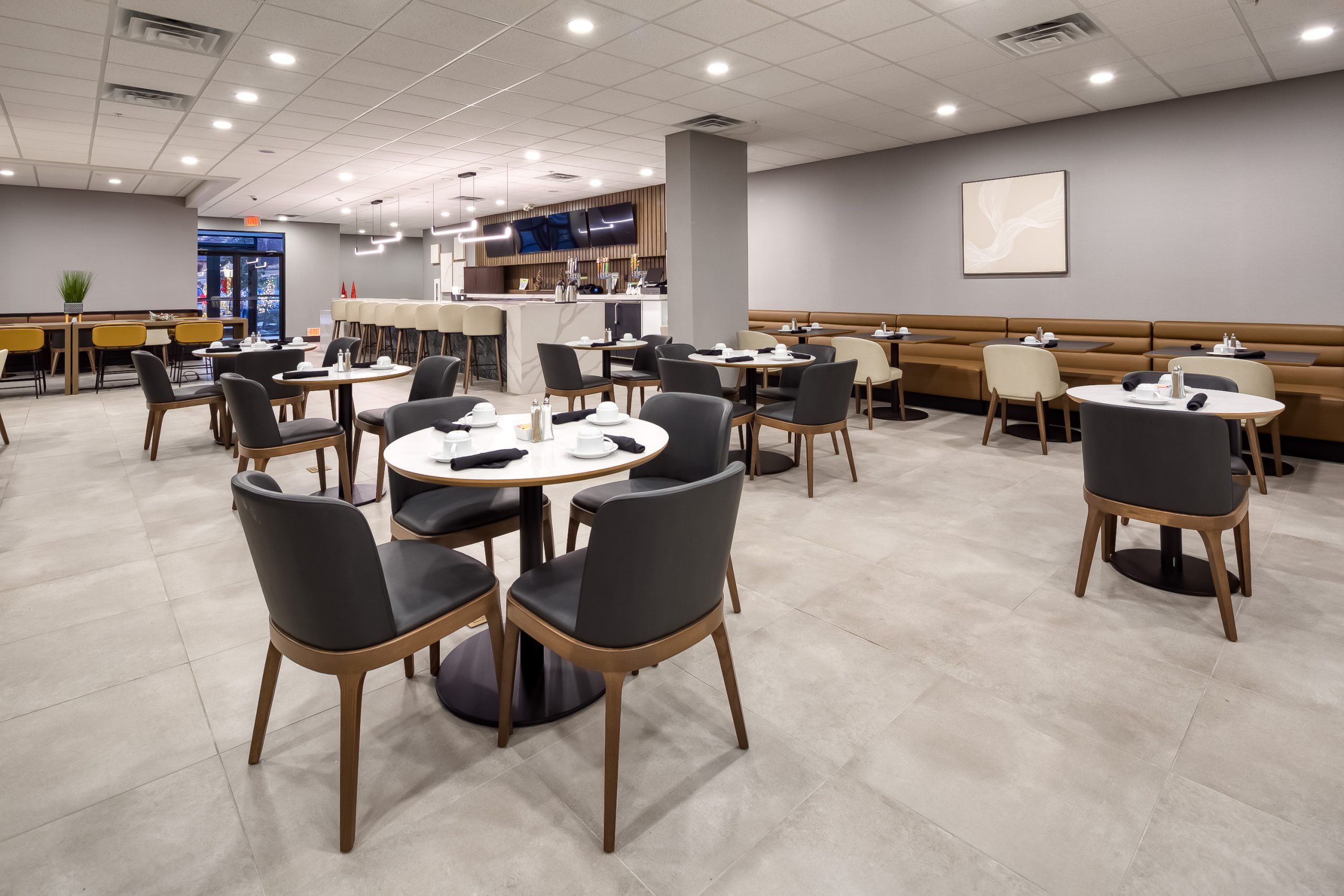 Dining at Holiday Inn Nashville Airport