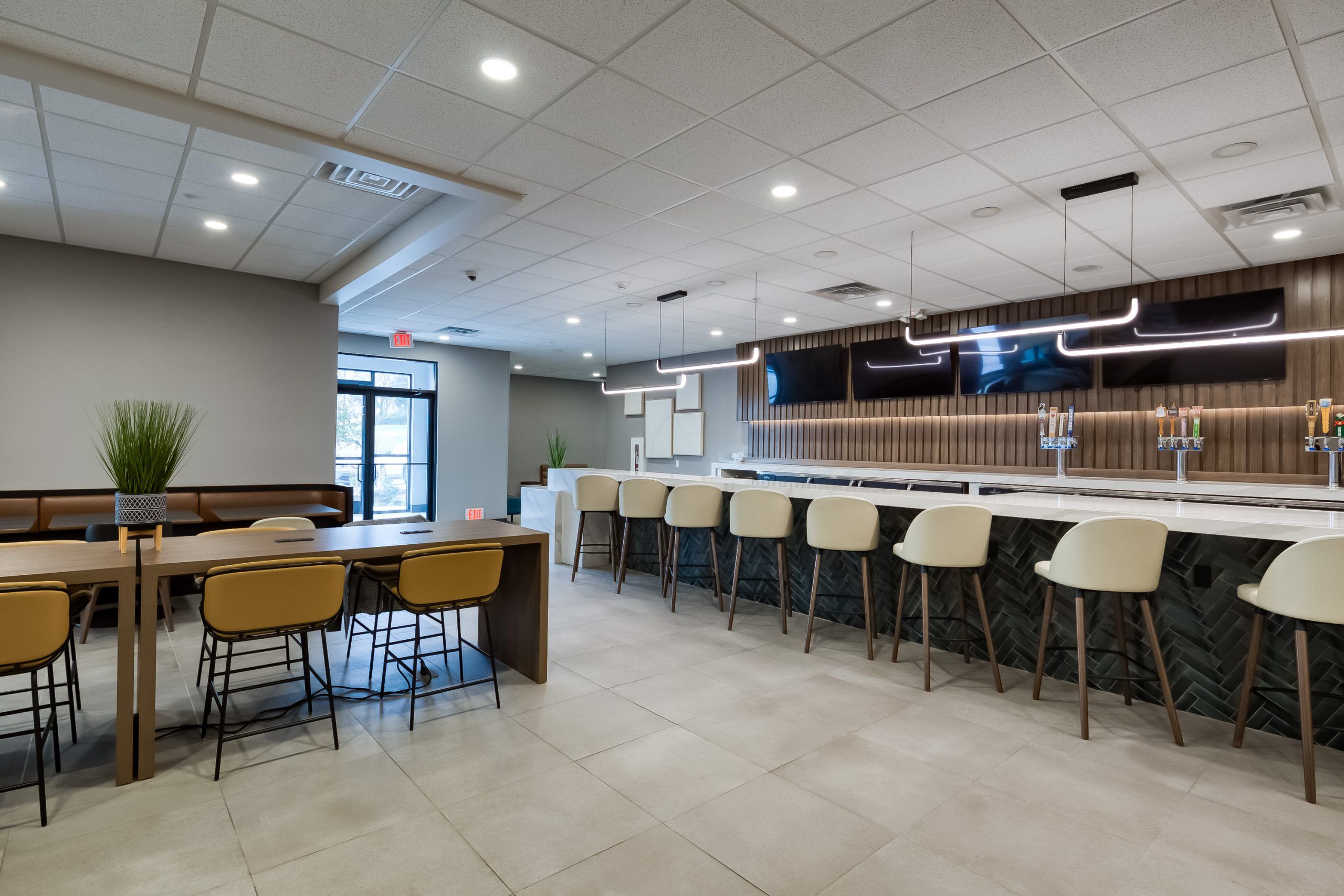 Dining at Holiday Inn Nashville Airport