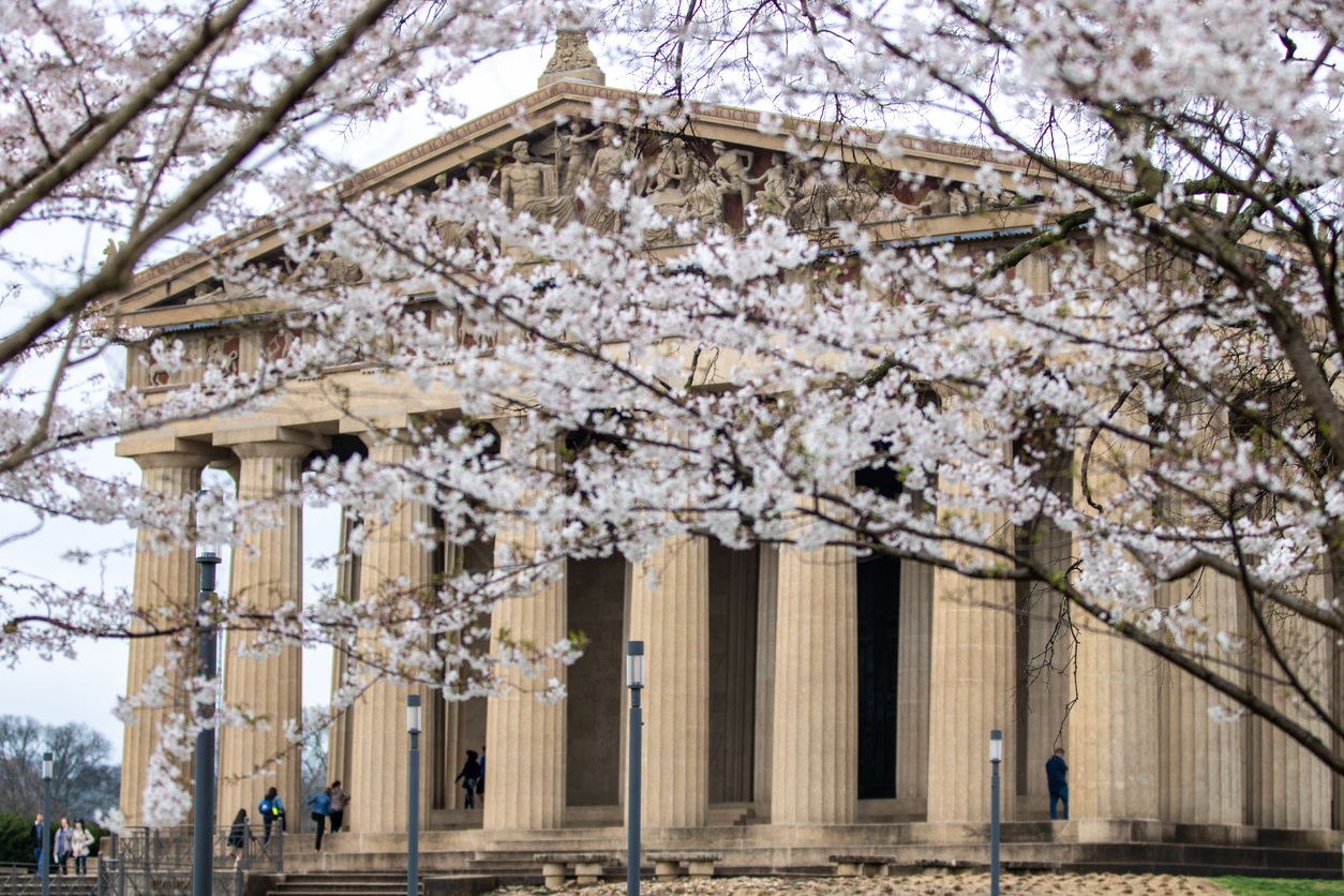 Holiday Inn Nashville Airport: Spring and Summer Nashville Travel Guide